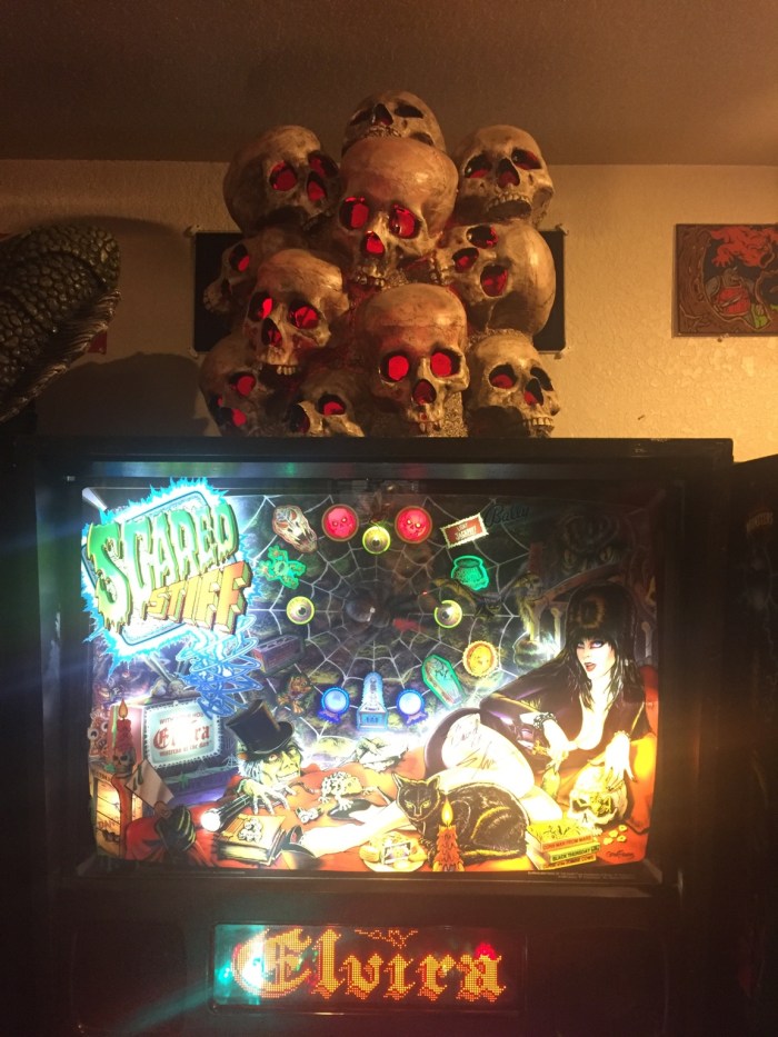 scared-stiff-skull-pile-topper2